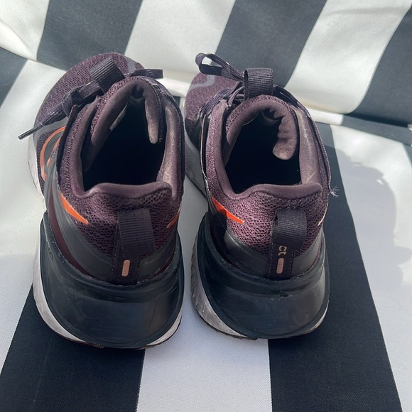 EUC NIKE Legend React 8.5 - Picture 5 of 7
